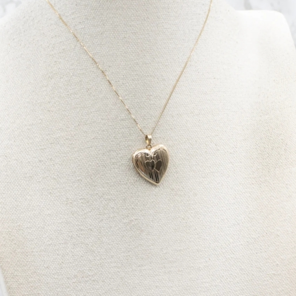 Heart Shaped Engraved Yellow Gold Vintage Locket 10k - Picture 5 of 7